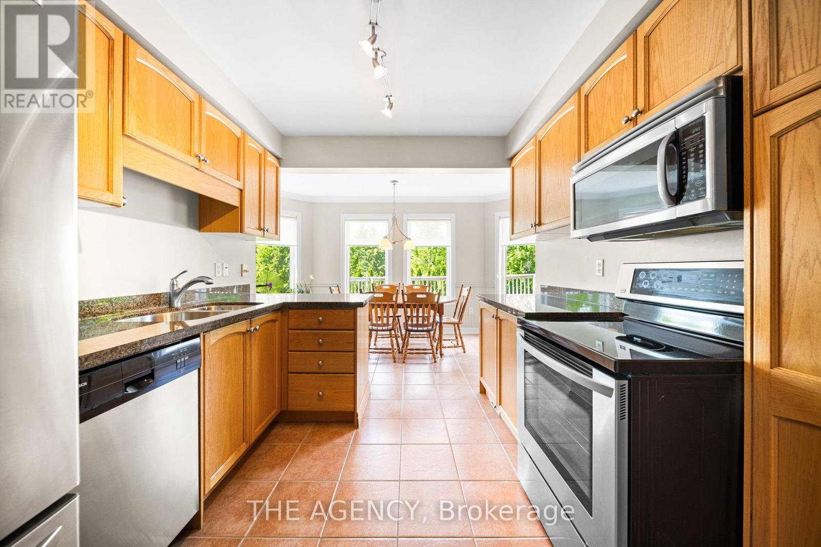 18 WILDFLOWER DRIVE, Richmond Hill (Oak Ridges), Ontario, L4E3Y5 — Photo 8