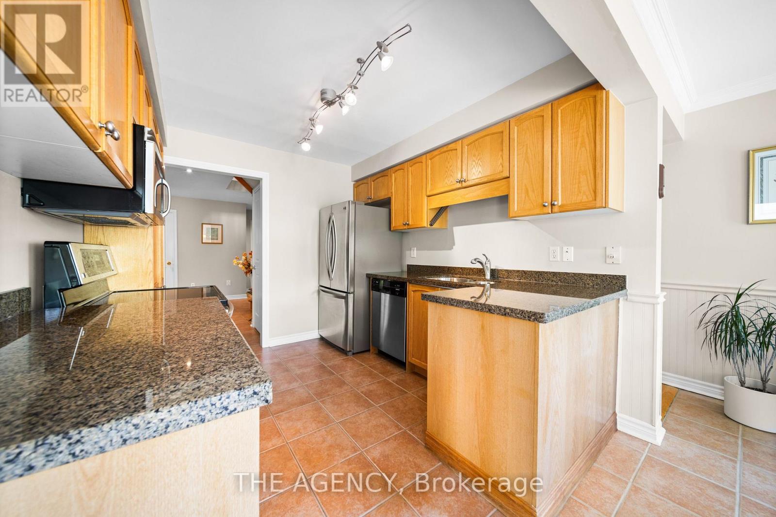 18 WILDFLOWER DRIVE, Richmond Hill (Oak Ridges), Ontario, L4E3Y5 — Photo 9