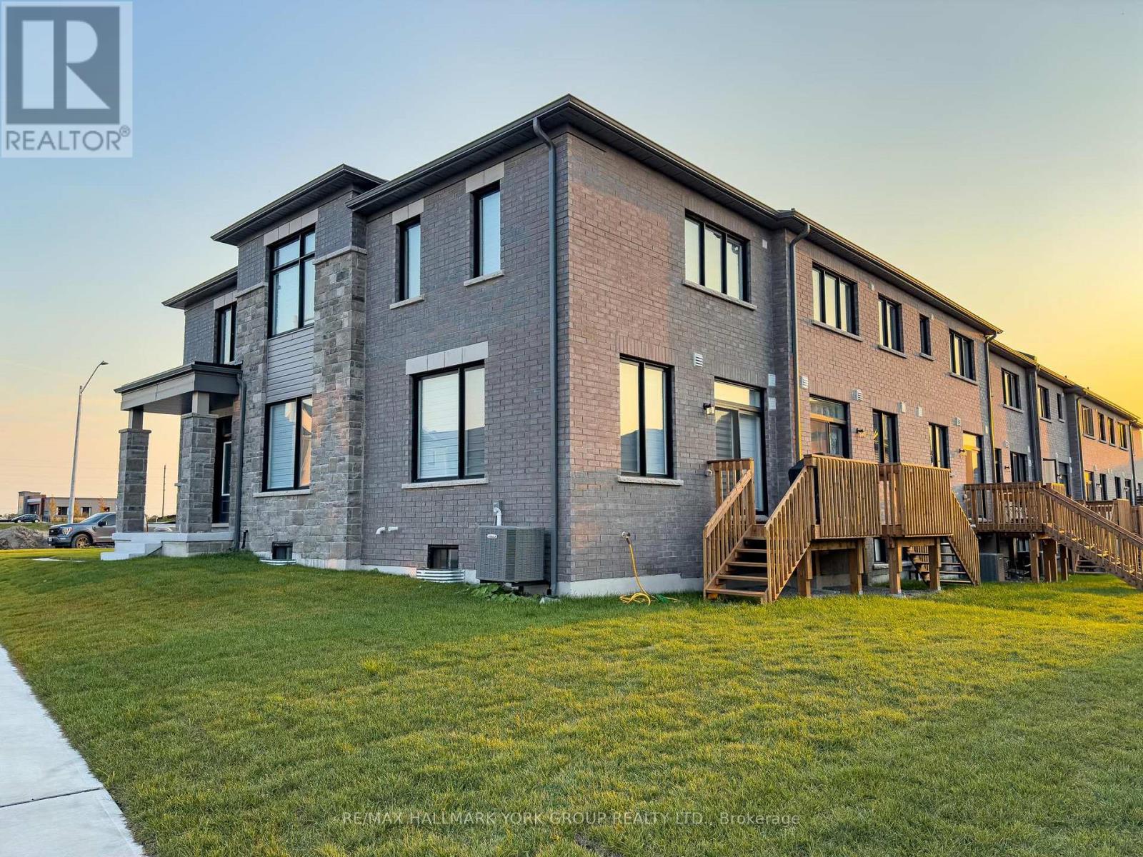 145 FENCHURCH MANOR, Barrie, Ontario, L9J0X1 — Photo 3