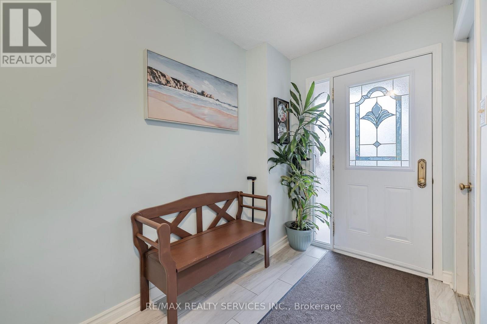 40 CRENSHAW COURT, Brampton (Heart Lake West), Ontario, L6Z1W9 — Photo 3