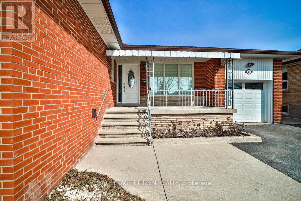 34 BELLEGLADE COURT, Toronto (Humbermede), Ontario, M9M2W4 — Photo 2