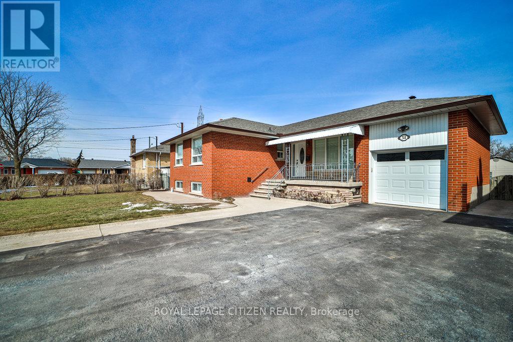 34 BELLEGLADE COURT, Toronto (Humbermede), Ontario, M9M2W4 — Photo 4