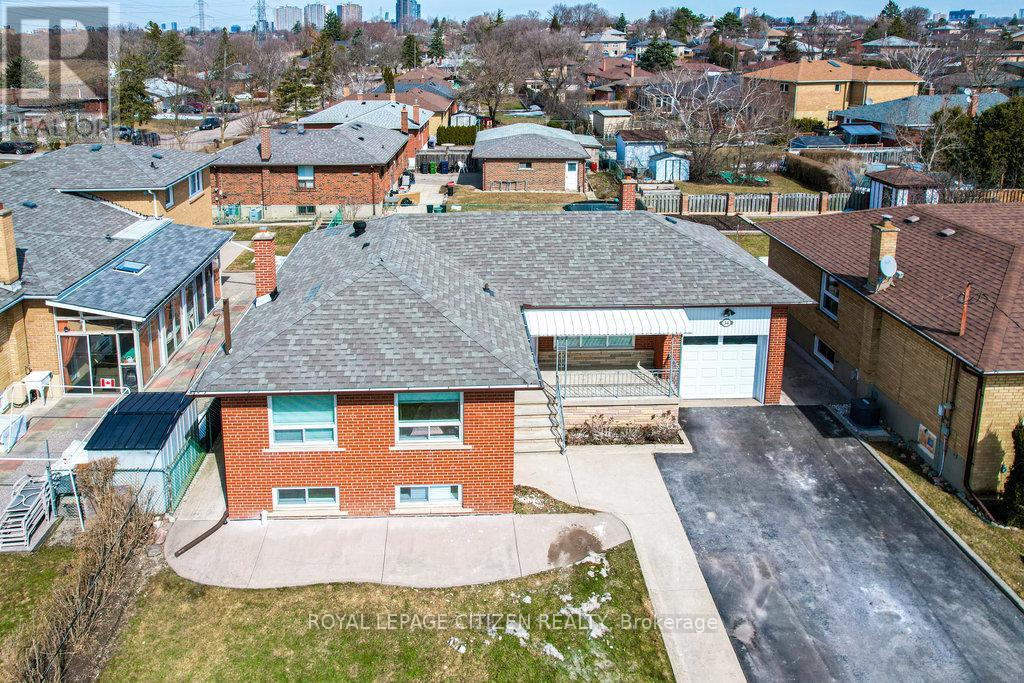 34 BELLEGLADE COURT, Toronto (Humbermede), Ontario, M9M2W4 — Photo 6