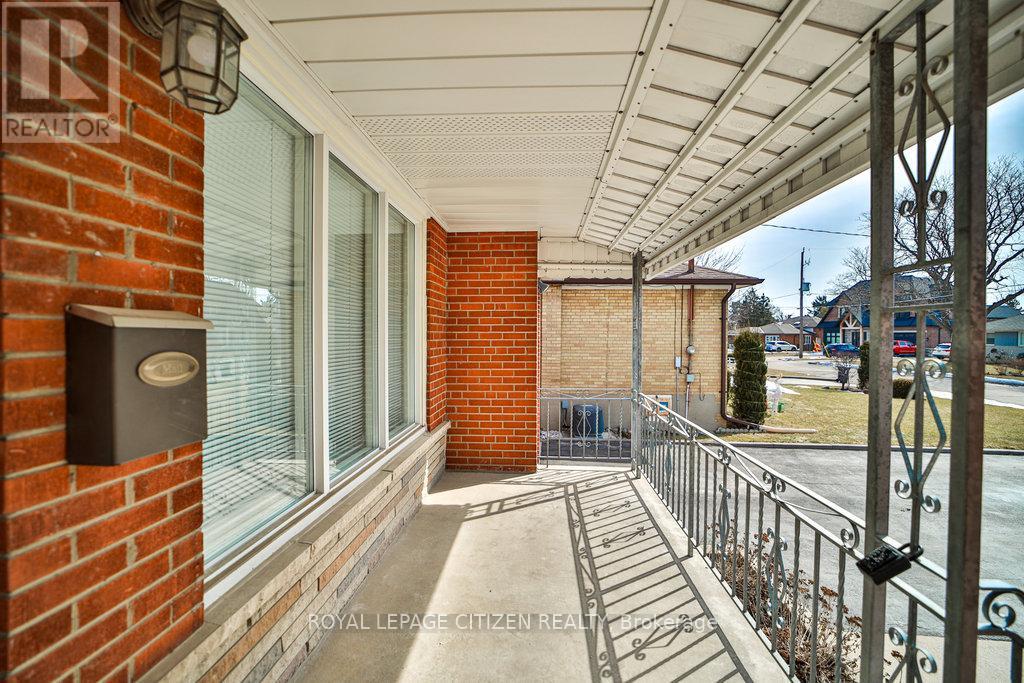 34 BELLEGLADE COURT, Toronto (Humbermede), Ontario, M9M2W4 — Photo 7