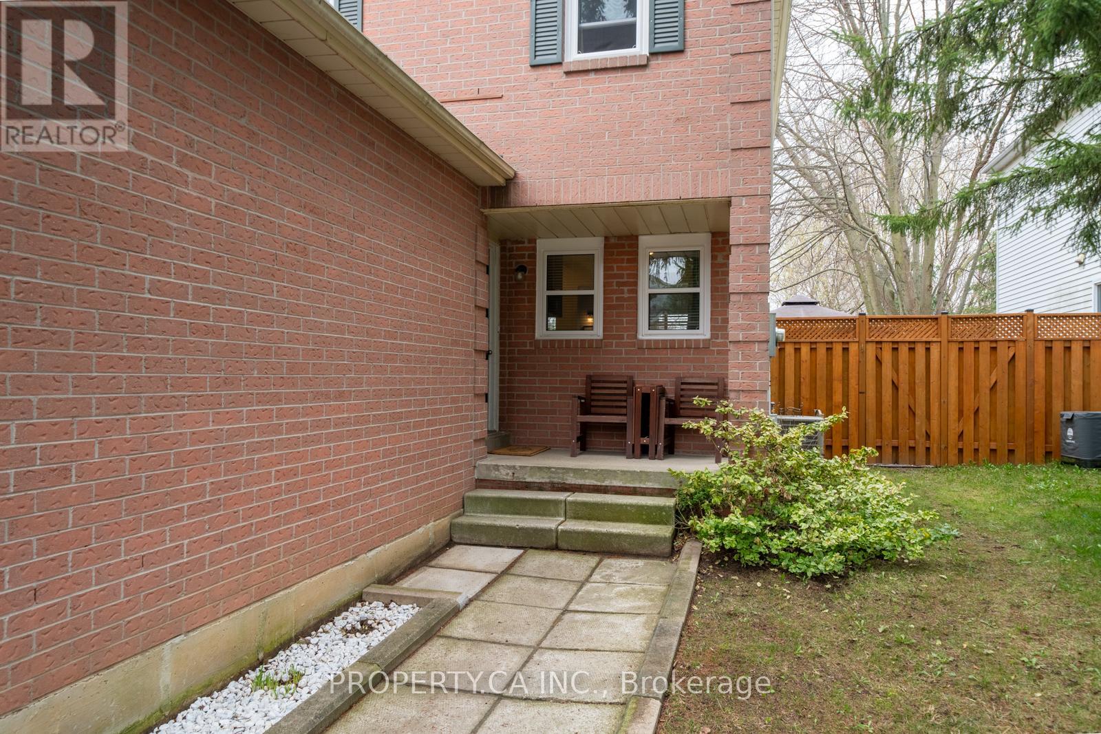 97 D'AUBIGNY ROAD, Brantford, Ontario, N3T6J4 — Photo 2