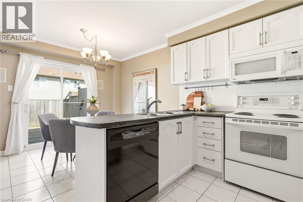 95 THORNLODGE Drive, Waterdown, Ontario, L8B0L9 — Photo 11