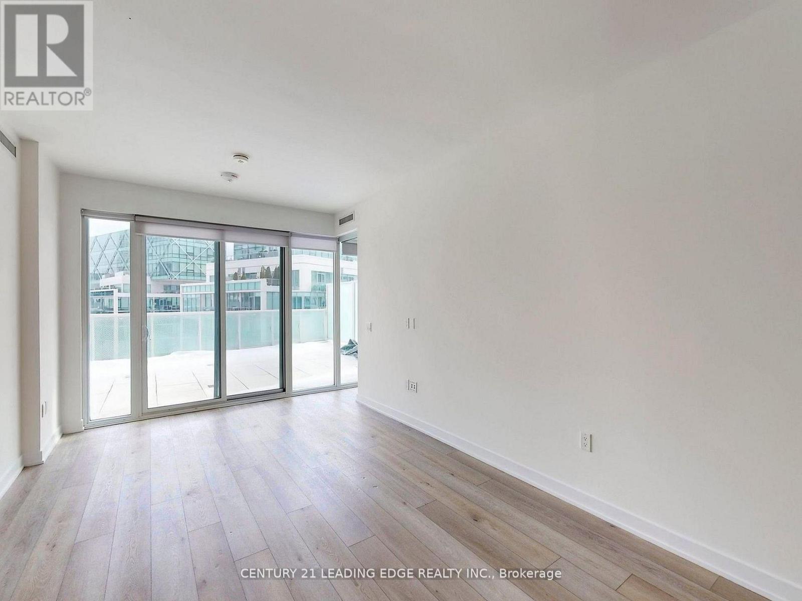 1002 - 15 QUEENS QUAY E, Toronto (Waterfront Communities), Ontario, M5E0C5 — Photo 3