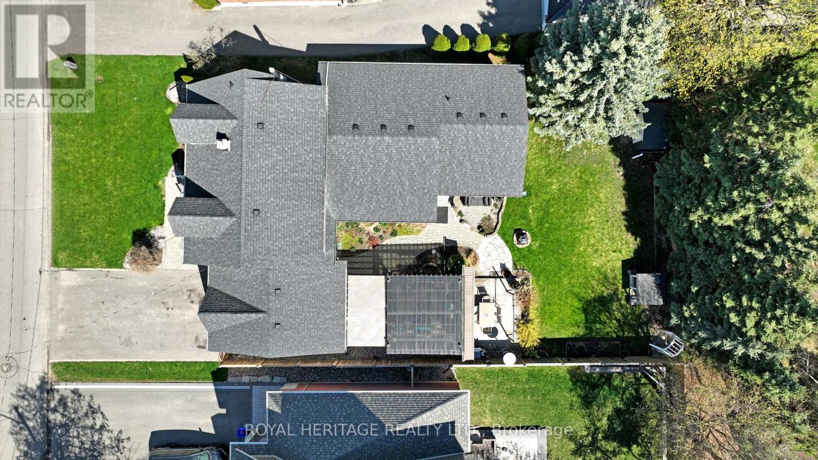 11 DURHAM STREET, Whitby (Brooklin), Ontario, L1M1A5 — Photo 2