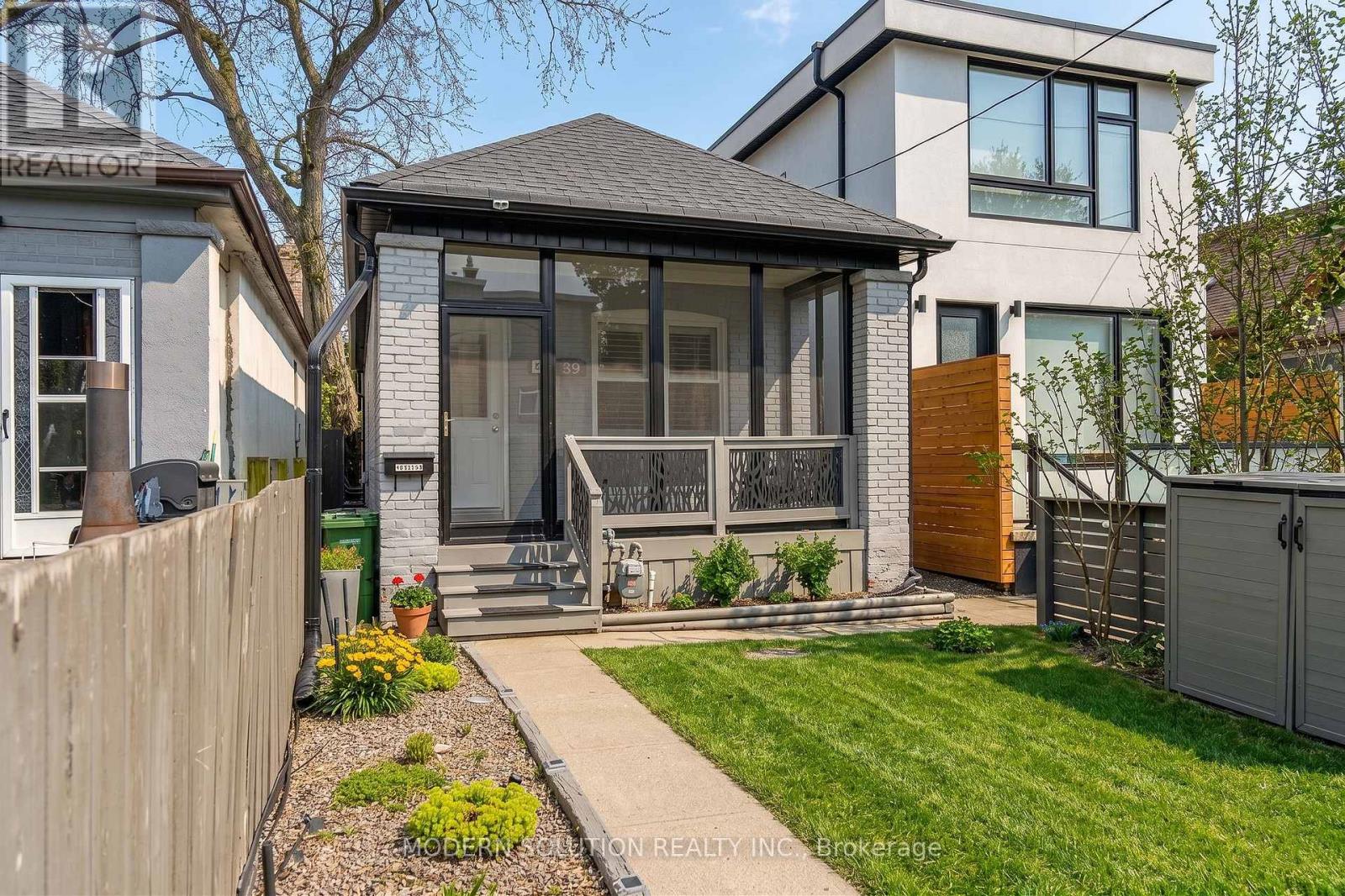 741 MILVERTON BOULEVARD, Toronto (Woodbine-Lumsden), Ontario, M4C1Y3 — Photo 2