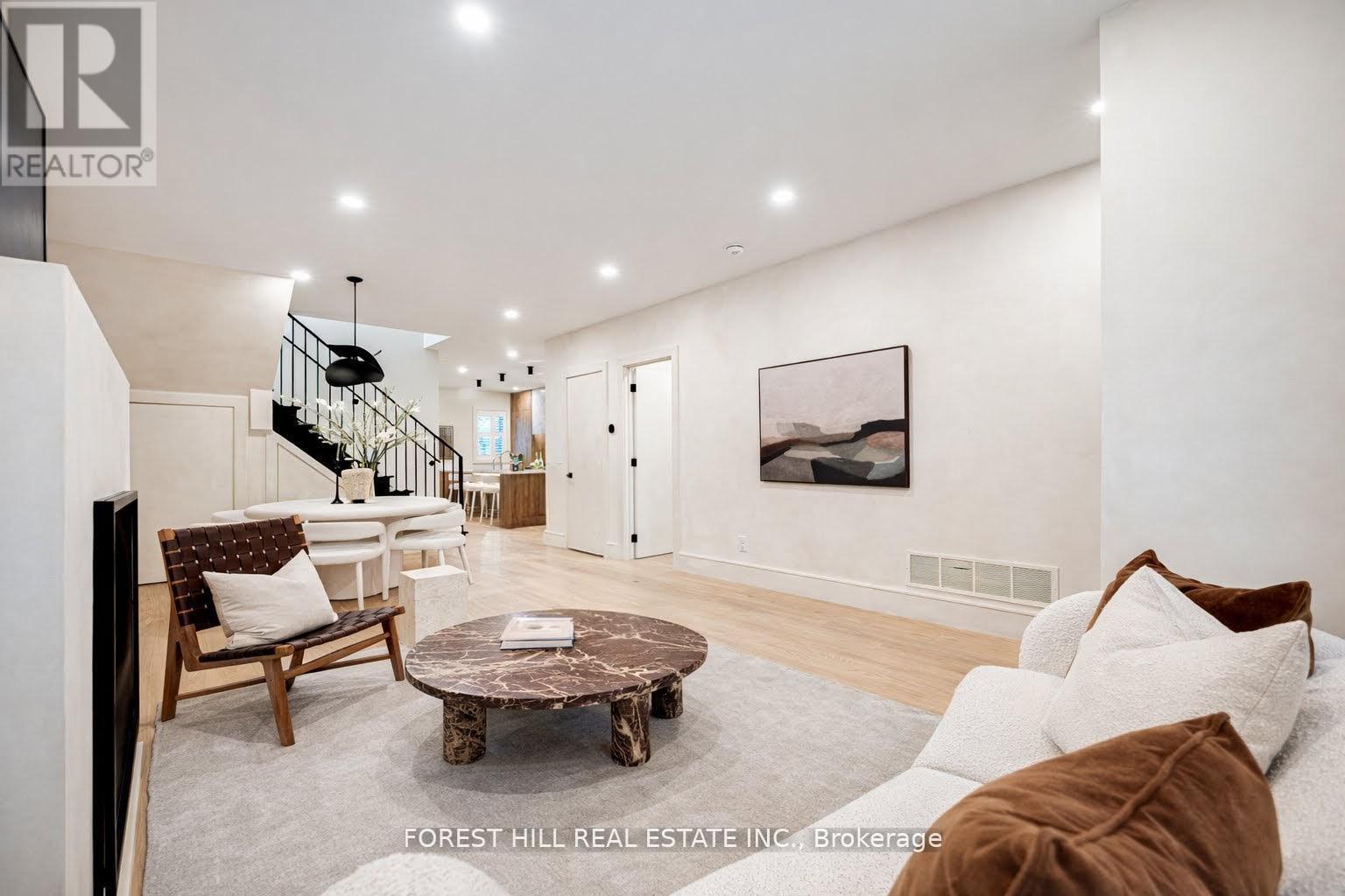 295 STRATHMORE BOULEVARD, Toronto (Danforth), Ontario, M4J1P9 — Photo 2