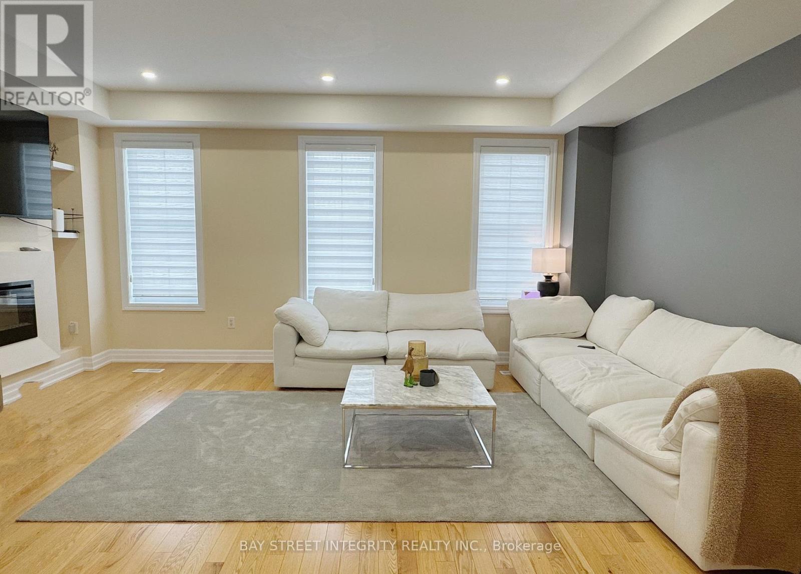 7 - 2267 MAJOR MACKENZIE DRIVE W, Vaughan (Maple), Ontario, L6A5A8 — Photo 2