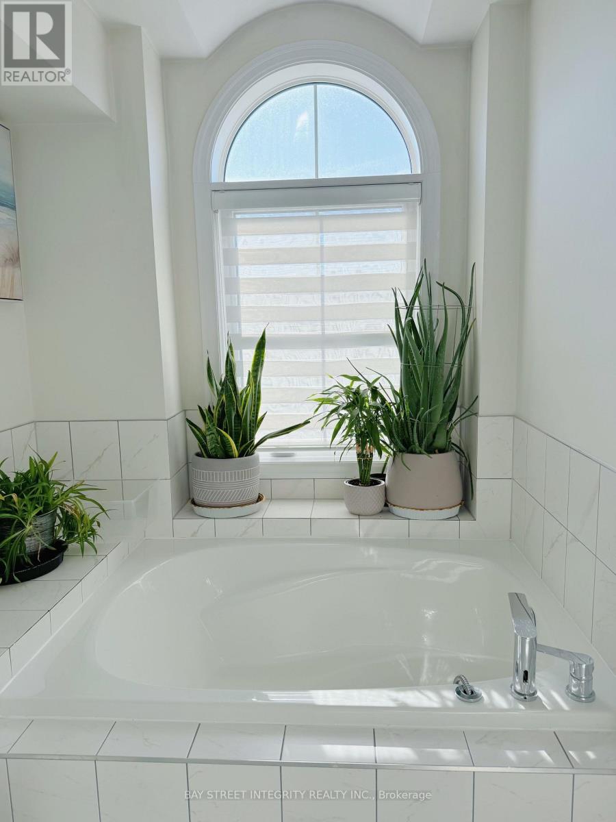 7 - 2267 MAJOR MACKENZIE DRIVE W, Vaughan (Maple), Ontario, L6A5A8 — Photo 7