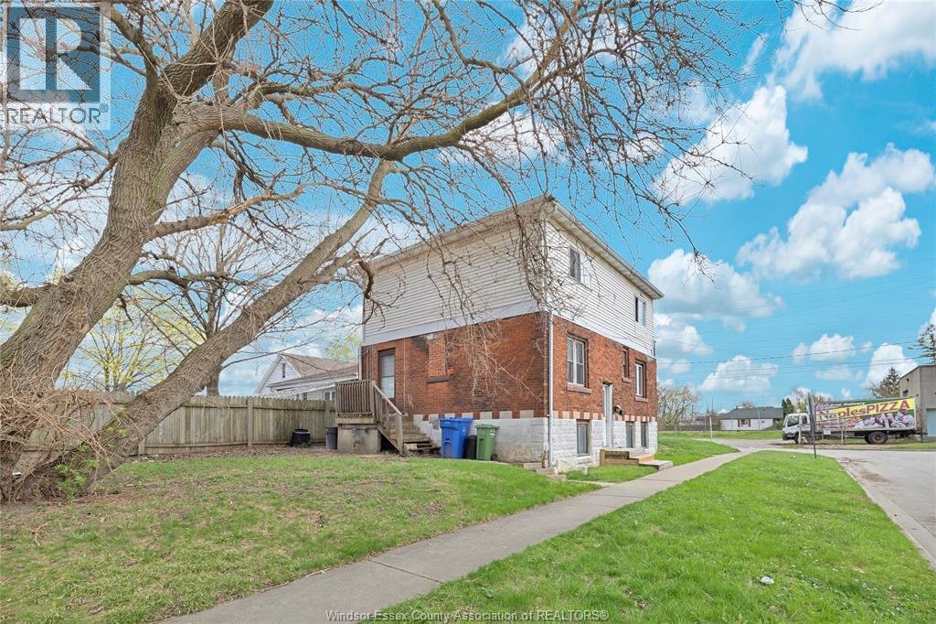 1398 ROONEY, Windsor, Ontario, N9B1K7 — Photo 3