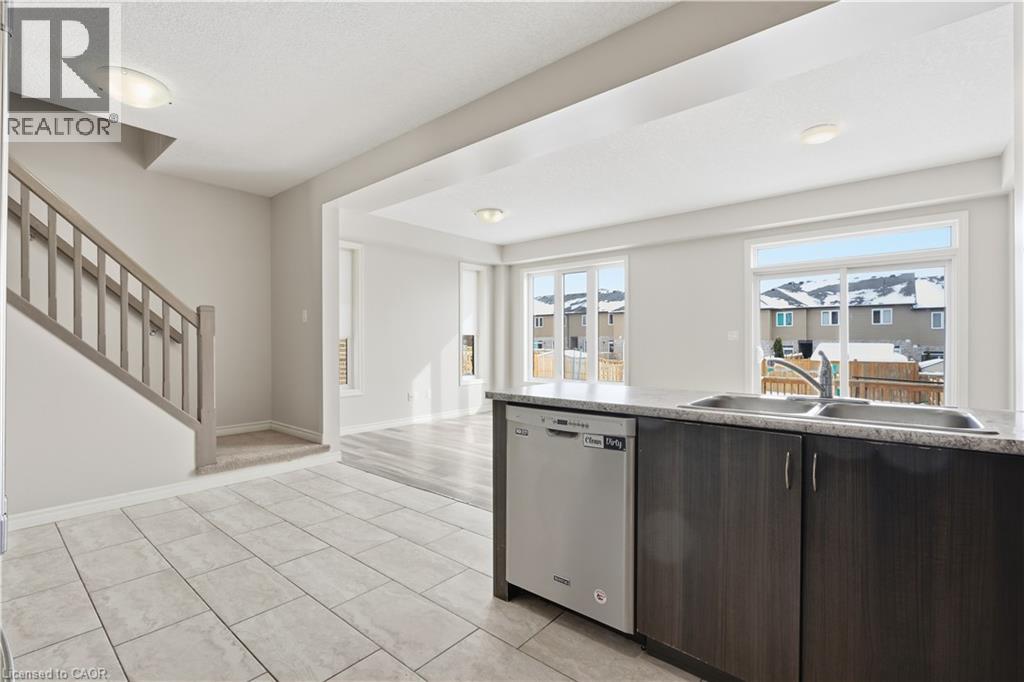 120 LINKS Crescent, Woodstock, Ontario, N4T0K7 — Photo 10