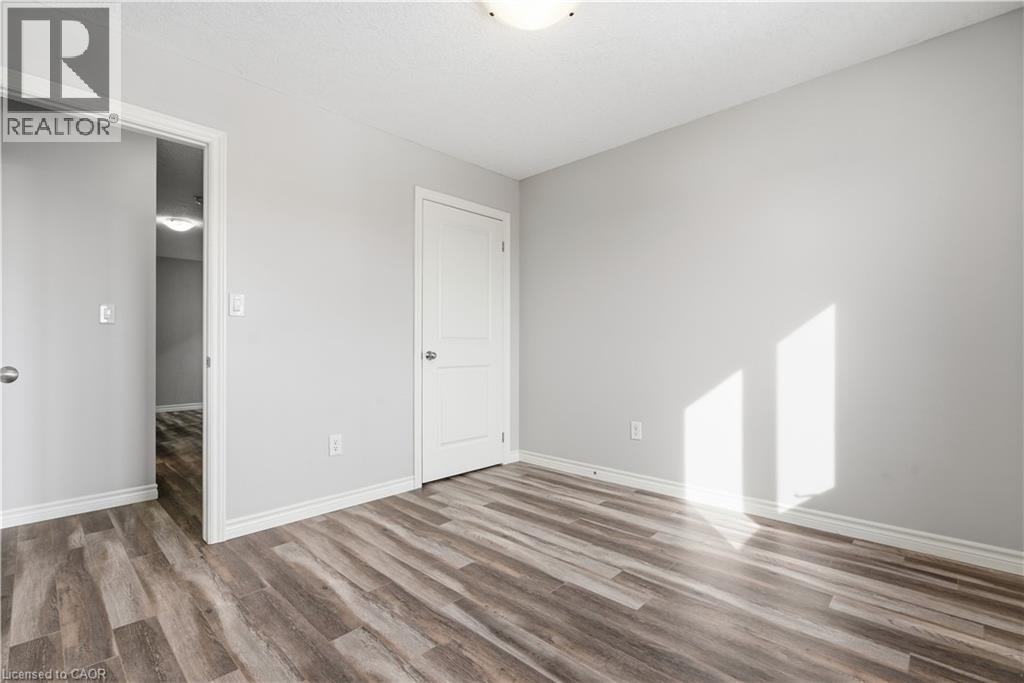 120 LINKS Crescent, Woodstock, Ontario, N4T0K7 — Photo 23