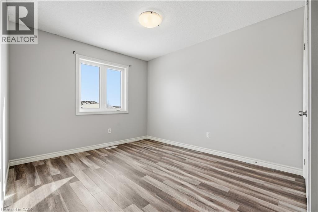 120 LINKS Crescent, Woodstock, Ontario, N4T0K7 — Photo 24