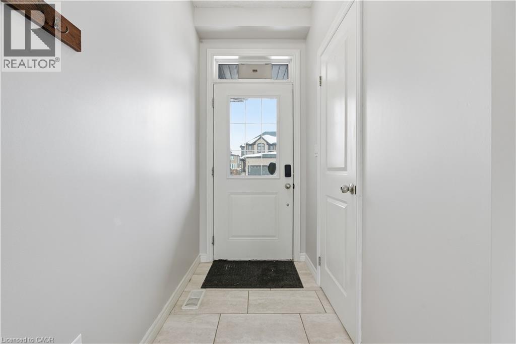 120 LINKS Crescent, Woodstock, Ontario, N4T0K7 — Photo 4