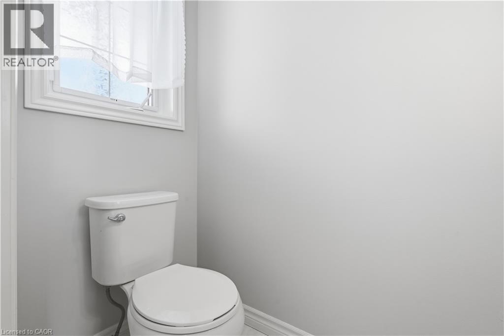 120 LINKS Crescent, Woodstock, Ontario, N4T0K7 — Photo 6