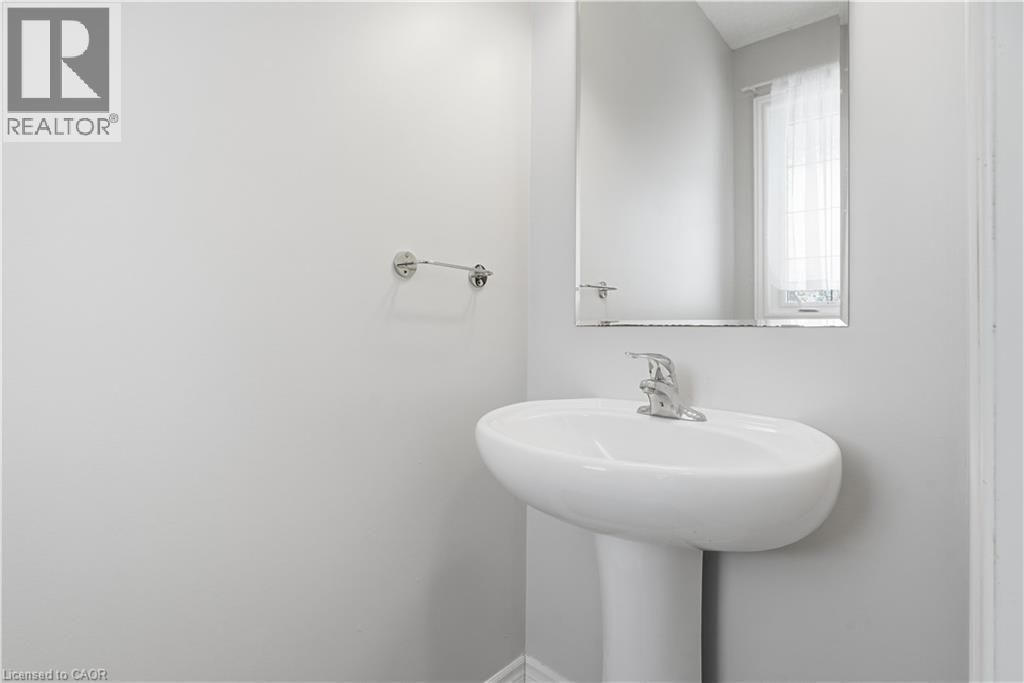 120 LINKS Crescent, Woodstock, Ontario, N4T0K7 — Photo 7