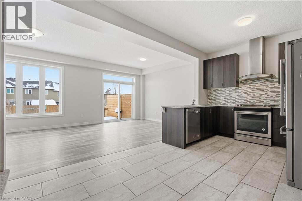 120 LINKS Crescent, Woodstock, Ontario, N4T0K7 — Photo 8