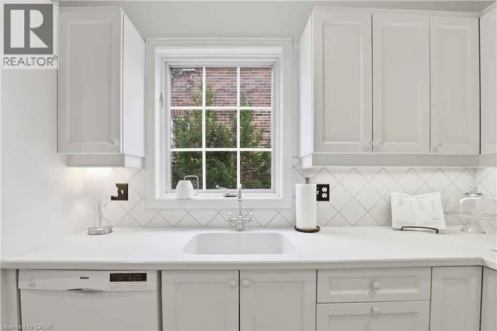 122 DUNBAR Road S, Waterloo, Ontario, N2L2E7 — Photo 11