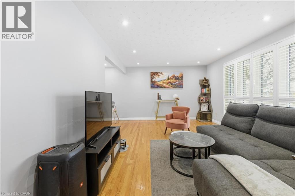 364 ROSELAWN Place, Waterloo, Ontario, N2L5P1 — Photo 4