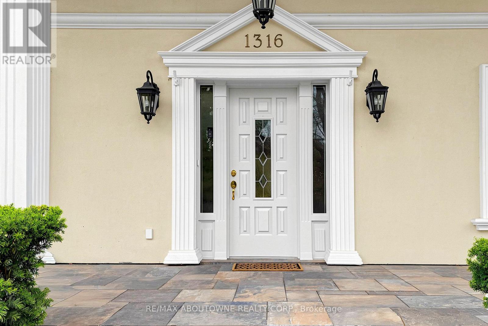 1316 CAMBRIDGE DRIVE, Oakville (MO Morrison), Ontario, L6J1S3 — Photo 3