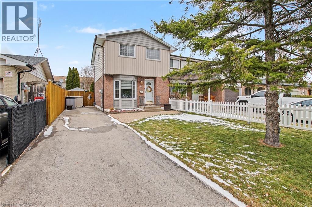 21 GREYSTONE Crescent, St. Catharines, Ontario, L2N6P1 — Photo 2