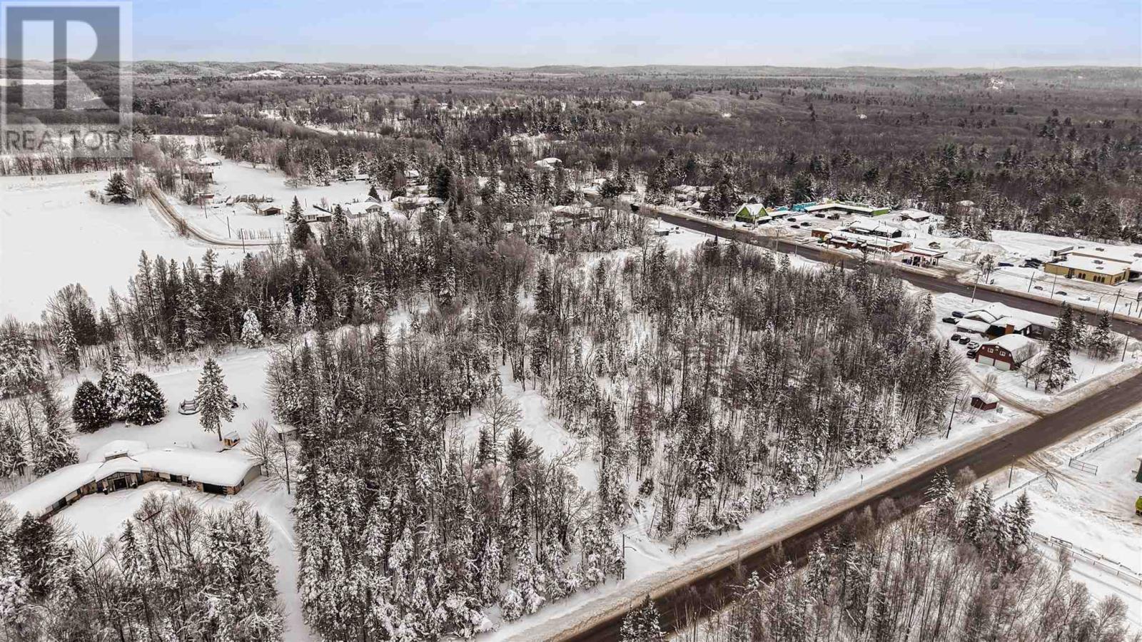 618 Fourth LIN, Sault Ste. Marie, Ontario, P6A6J8 — Photo 3