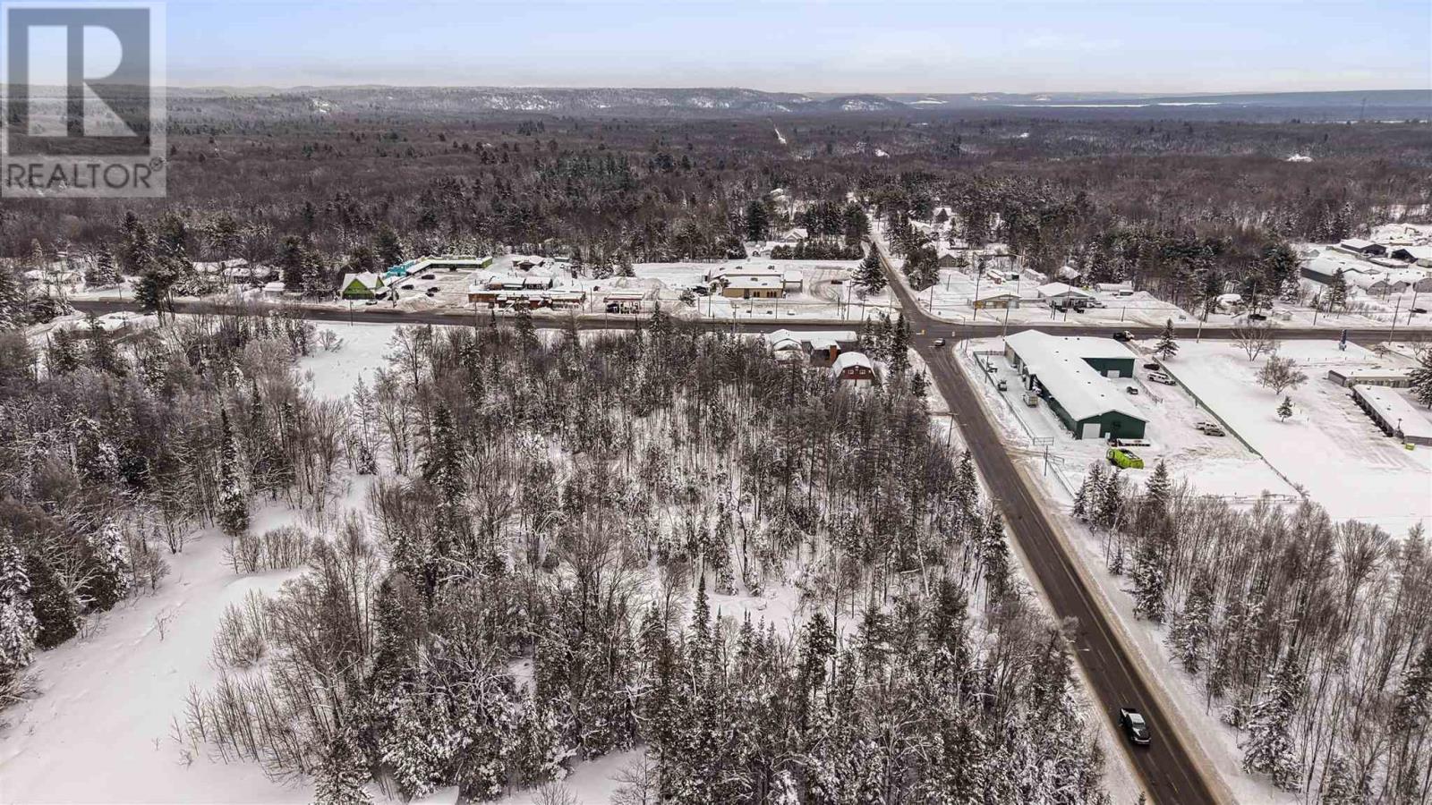 618 Fourth LIN, Sault Ste. Marie, Ontario, P6A6J8 — Photo 4