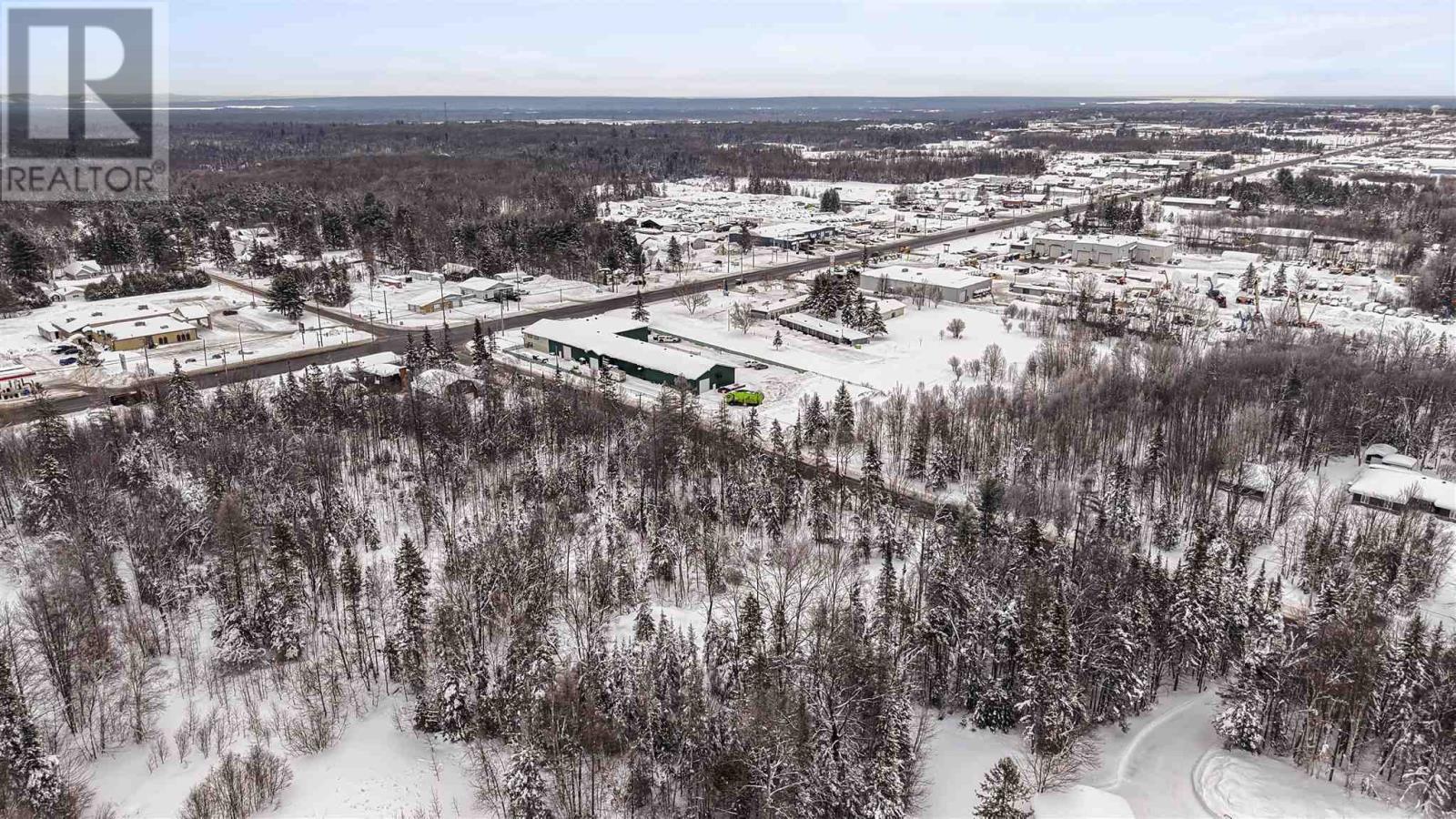 618 Fourth LIN, Sault Ste. Marie, Ontario, P6A6J8 — Photo 5