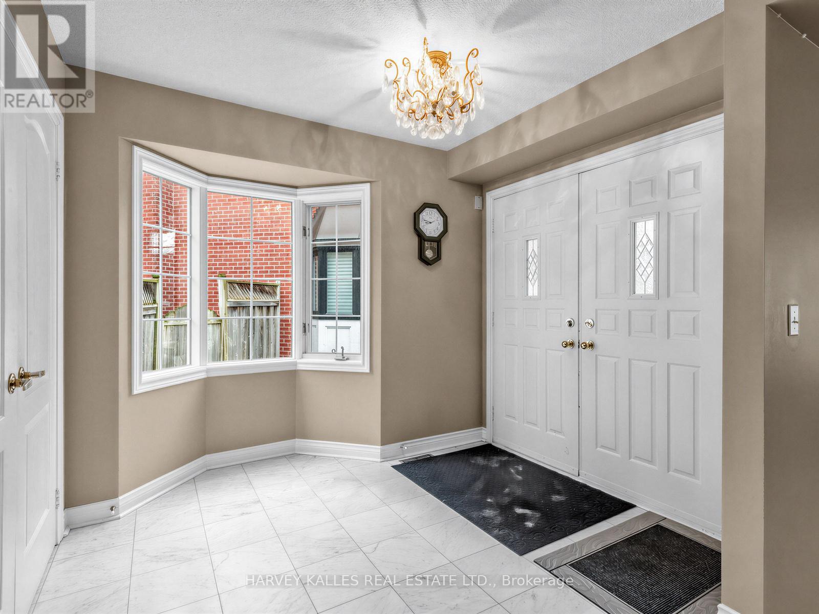 82 BOWRING WALK, Toronto (Clanton Park), Ontario, M3H5Z7 — Photo 2