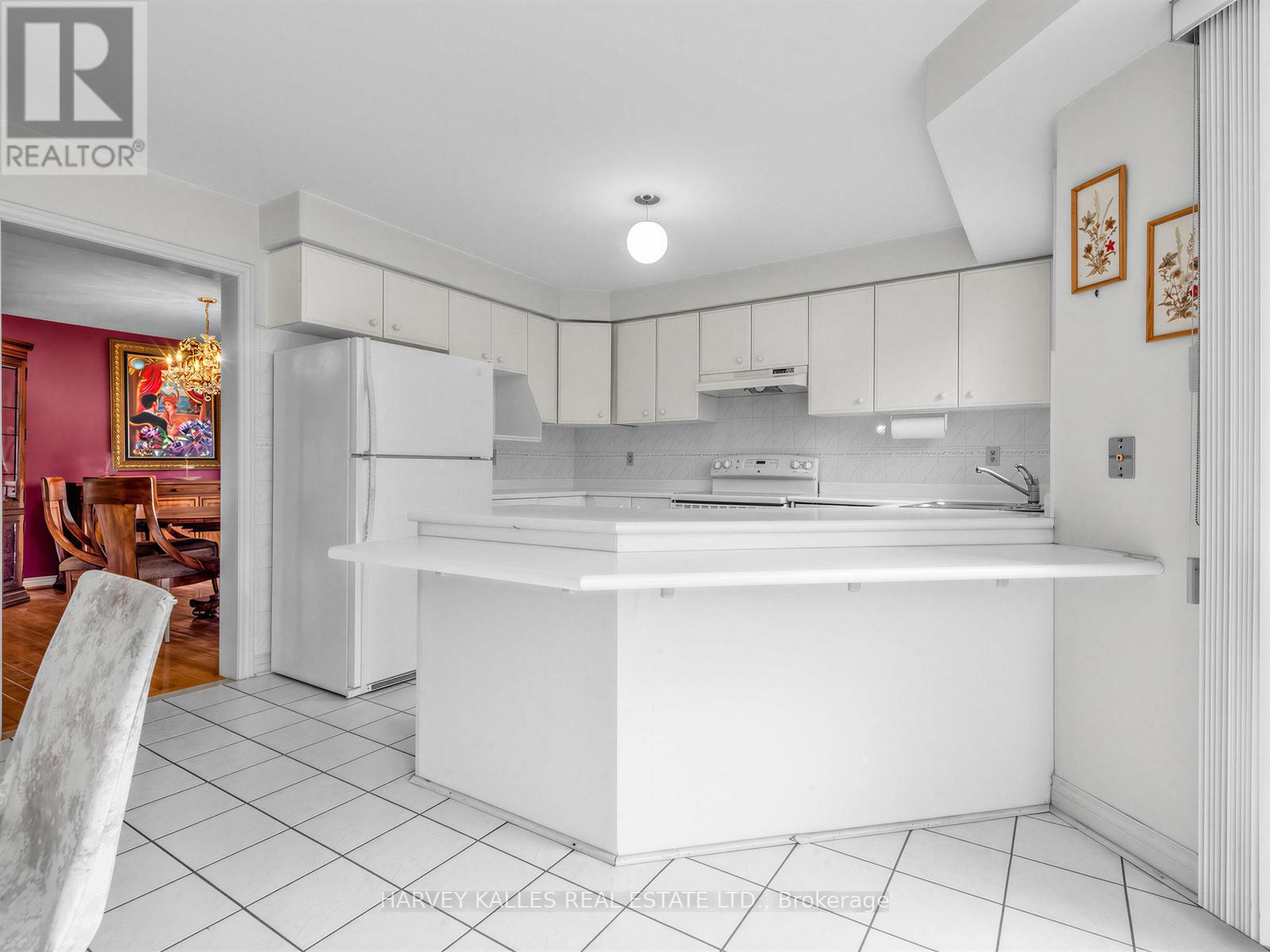 82 BOWRING WALK, Toronto (Clanton Park), Ontario, M3H5Z7 — Photo 8