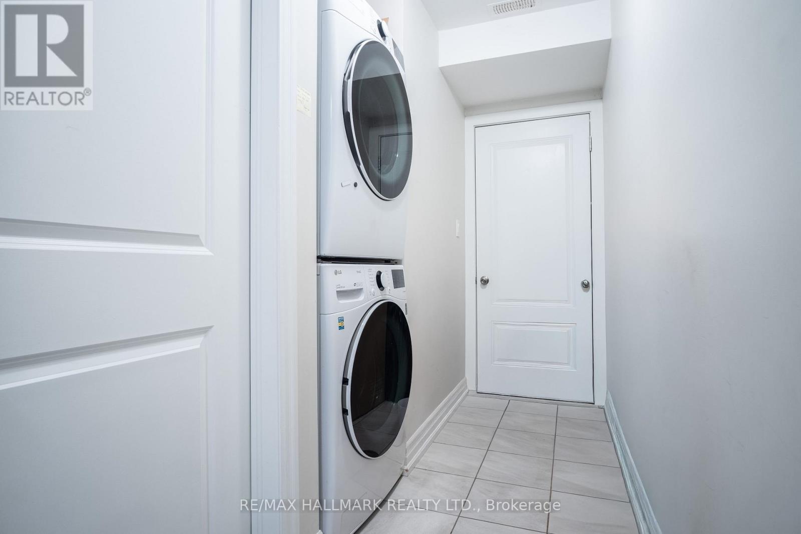 35 ROBERTA DRIVE, Toronto (Englemount-Lawrence), Ontario, M6A2J6 — Photo 11