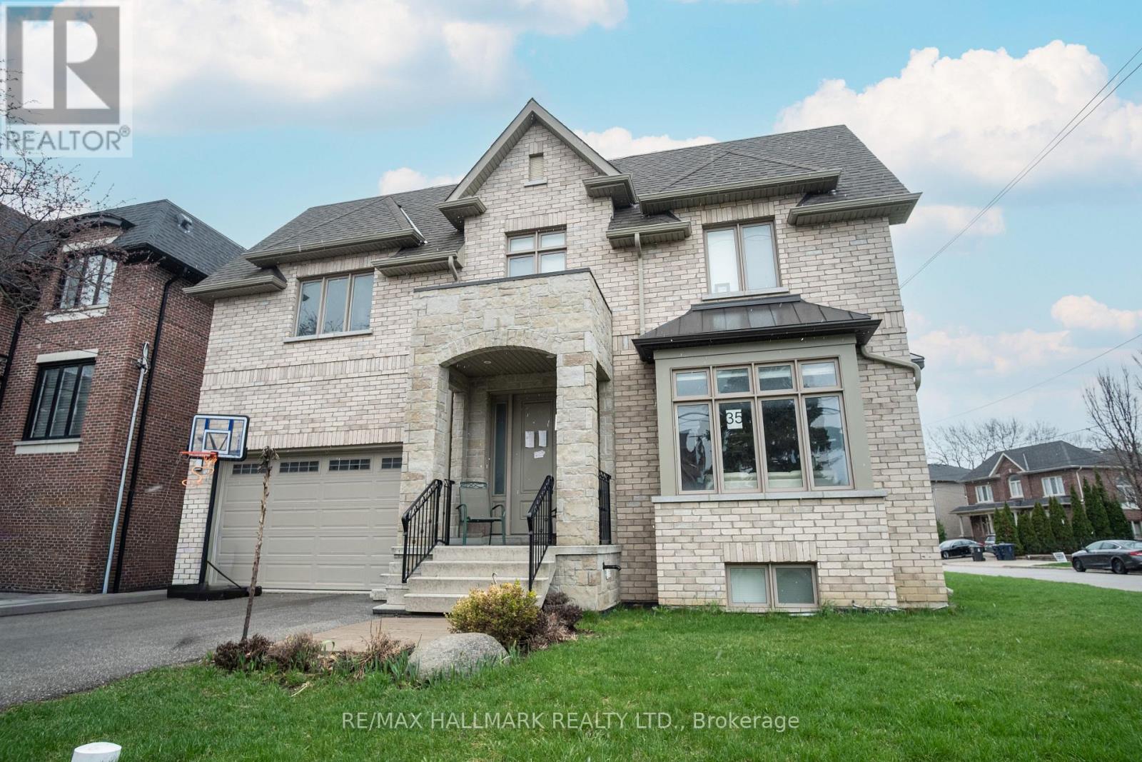 35 ROBERTA DRIVE, Toronto (Englemount-Lawrence), Ontario, M6A2J6 — Photo 12