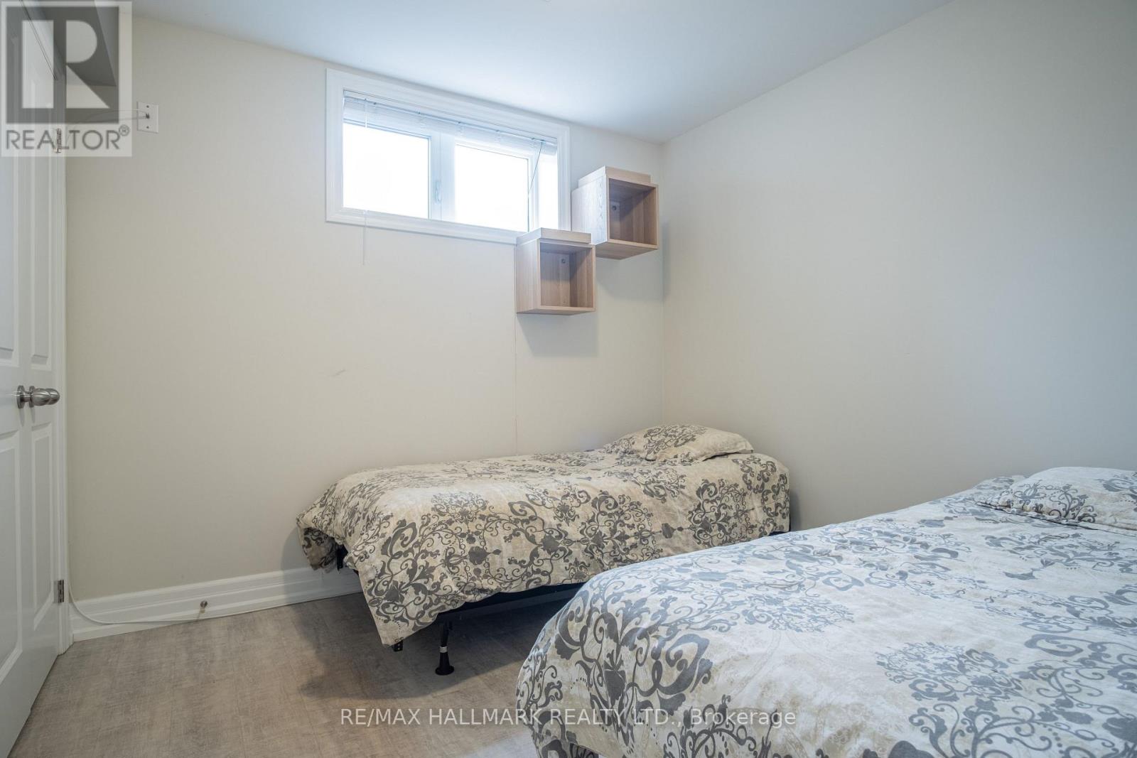 35 ROBERTA DRIVE, Toronto (Englemount-Lawrence), Ontario, M6A2J6 — Photo 5