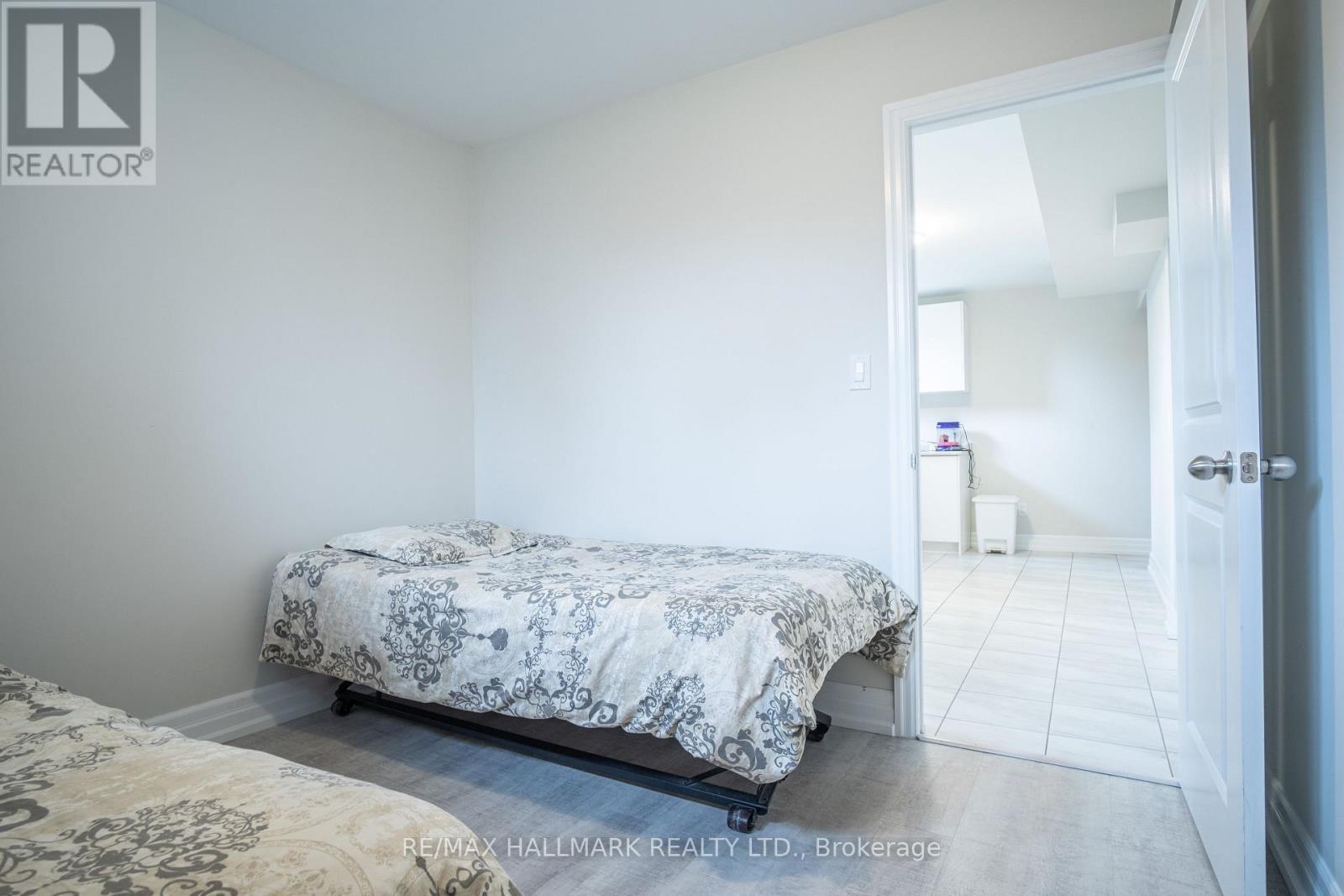 35 ROBERTA DRIVE, Toronto (Englemount-Lawrence), Ontario, M6A2J6 — Photo 7