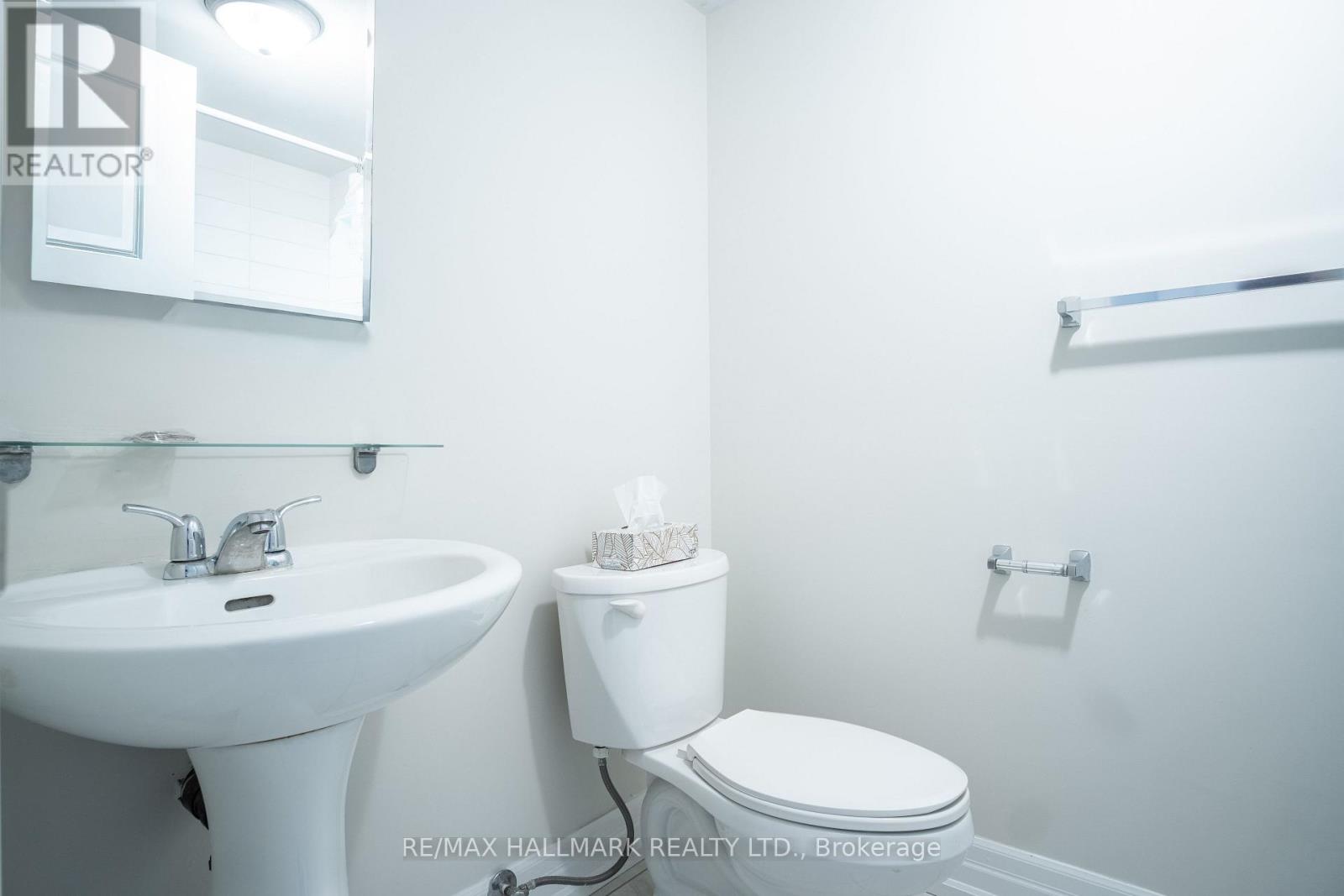 35 ROBERTA DRIVE, Toronto (Englemount-Lawrence), Ontario, M6A2J6 — Photo 8