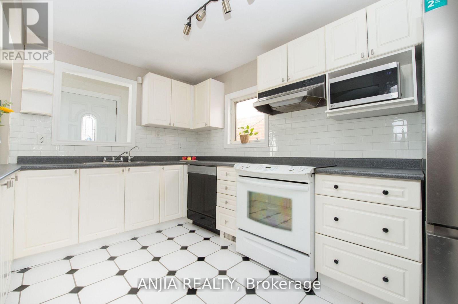 76 ADAIR ROAD, Toronto (O'Connor-Parkview), Ontario, M4B1V7 — Photo 7