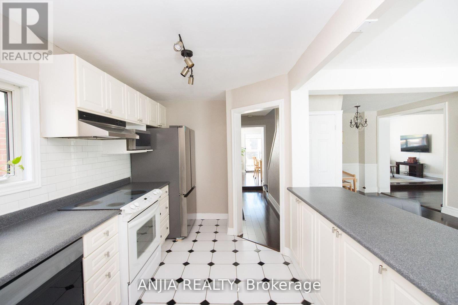 76 ADAIR ROAD, Toronto (O'Connor-Parkview), Ontario, M4B1V7 — Photo 8