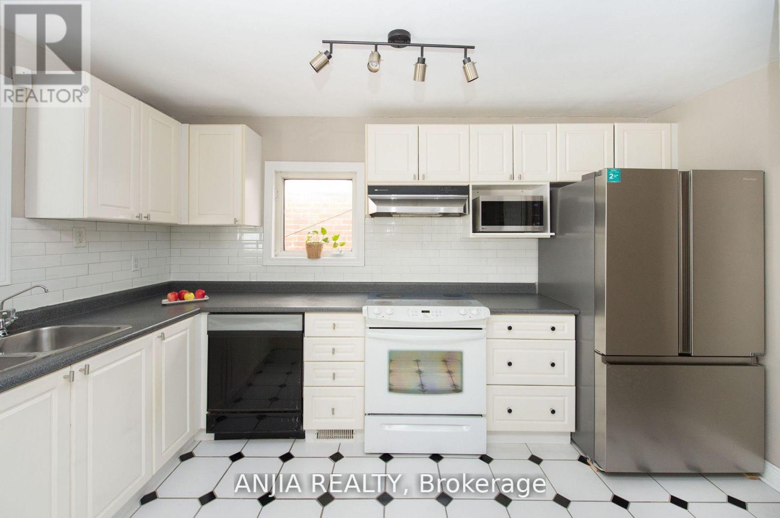76 ADAIR ROAD, Toronto (O'Connor-Parkview), Ontario, M4B1V7 — Photo 9