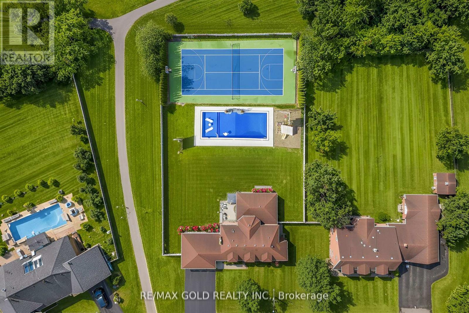 72 GOODFELLOW CRESCENT, King (Nobleton), Ontario, L0G1N0 — Photo 2