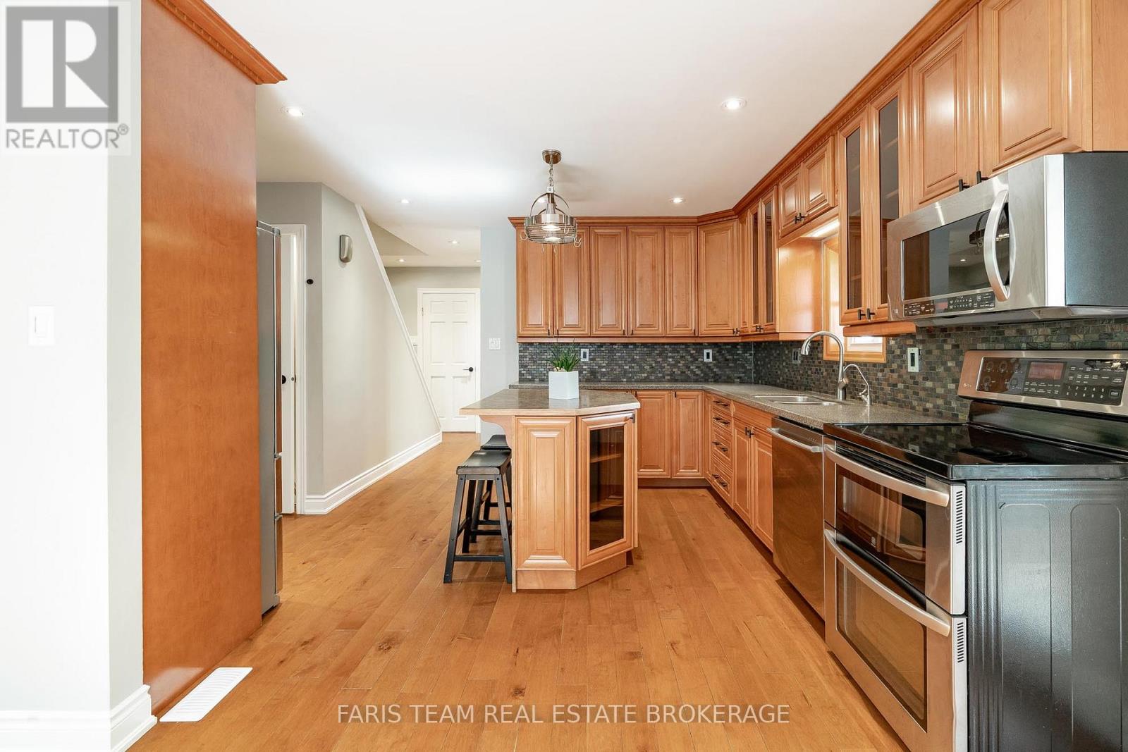 104 KNOX ROAD E, Wasaga Beach, Ontario, L9Z2T5 — Photo 9