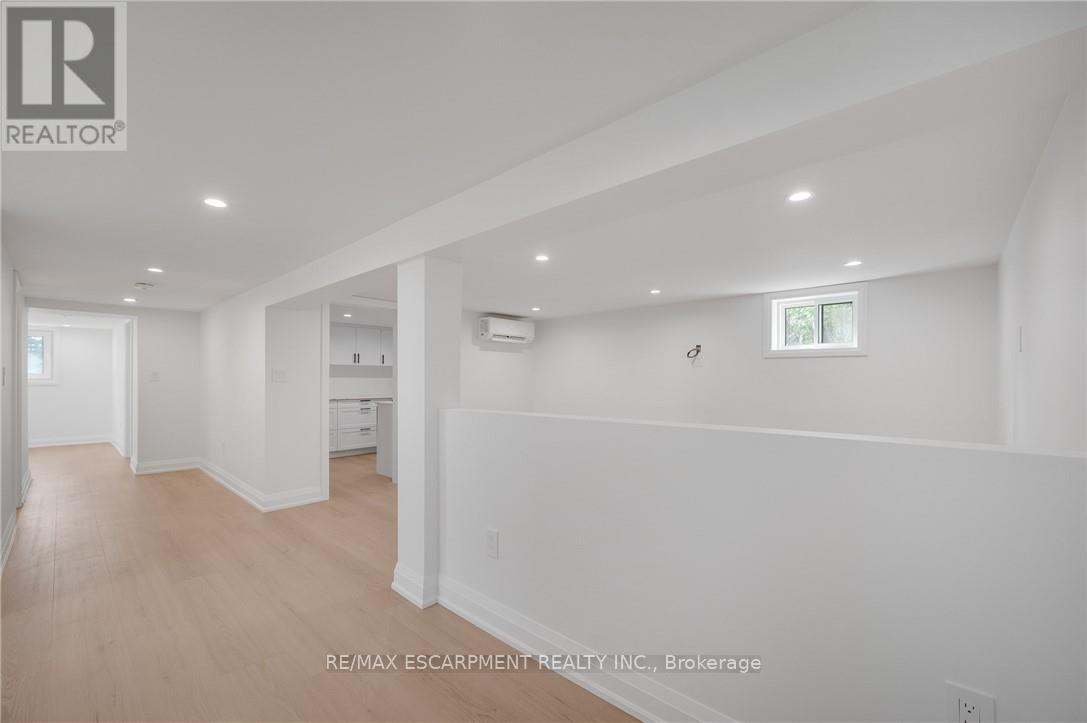 1339 AUGUSTINE DRIVE, Burlington (Mountainside), Ontario, L7P2M9 — Photo 2