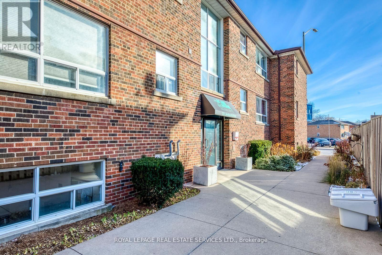 1 - 322 LAKESHORE ROAD W, Mississauga (Port Credit), Ontario, L5H1G8 — Photo 2