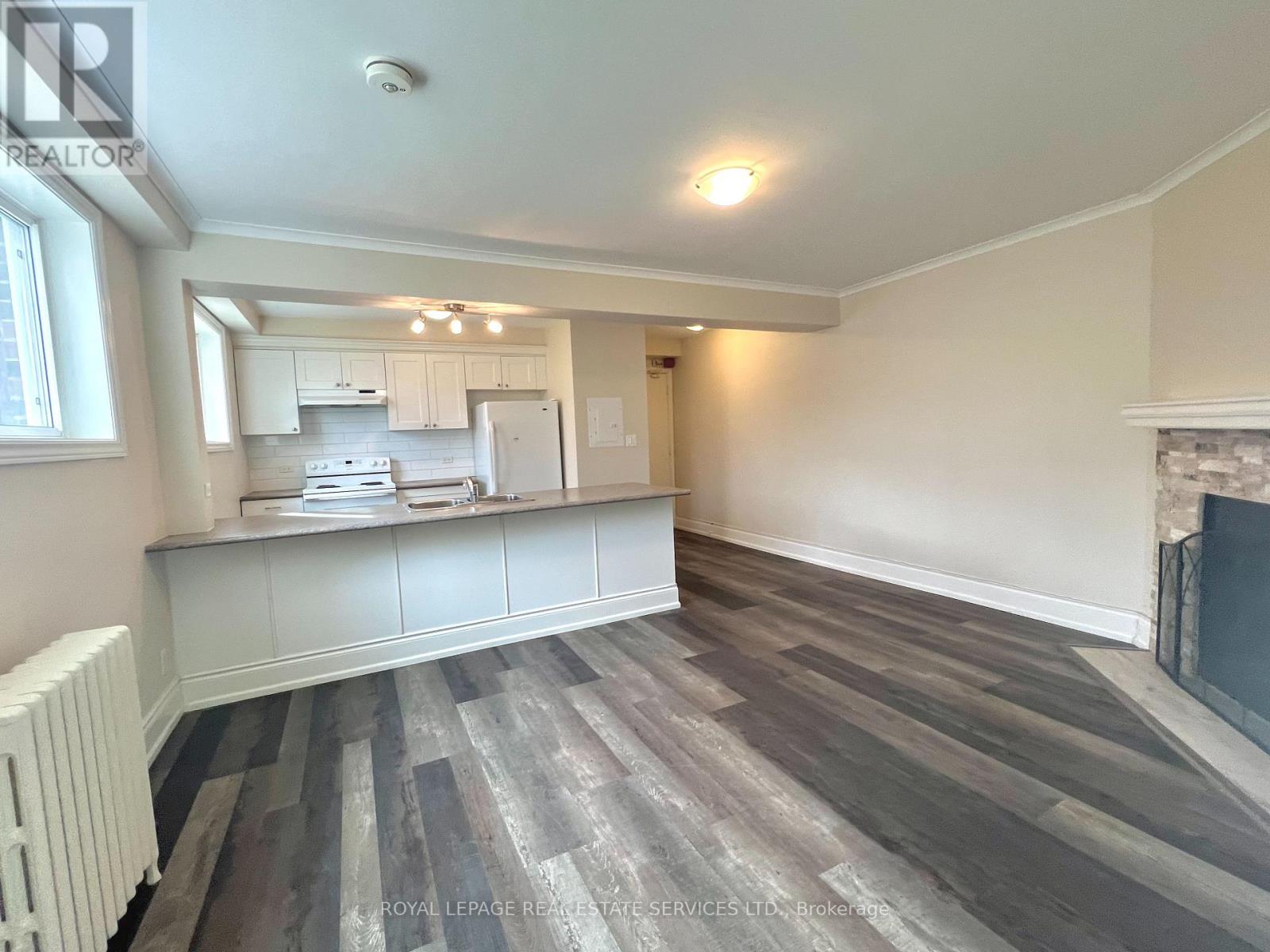 1 - 322 LAKESHORE ROAD W, Mississauga (Port Credit), Ontario, L5H1G8 — Photo 4