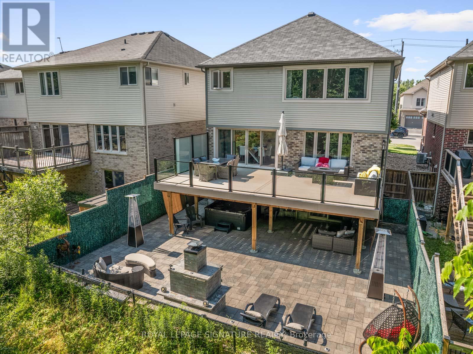 704 ROBERT FERRIE DRIVE, Kitchener, Ontario, N2R0B2 — Photo 3