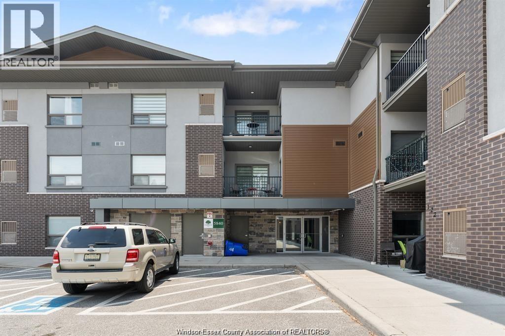 5840 NEWMAN Unit# 321, LaSalle, Ontario, N9J0E3 — Photo 2