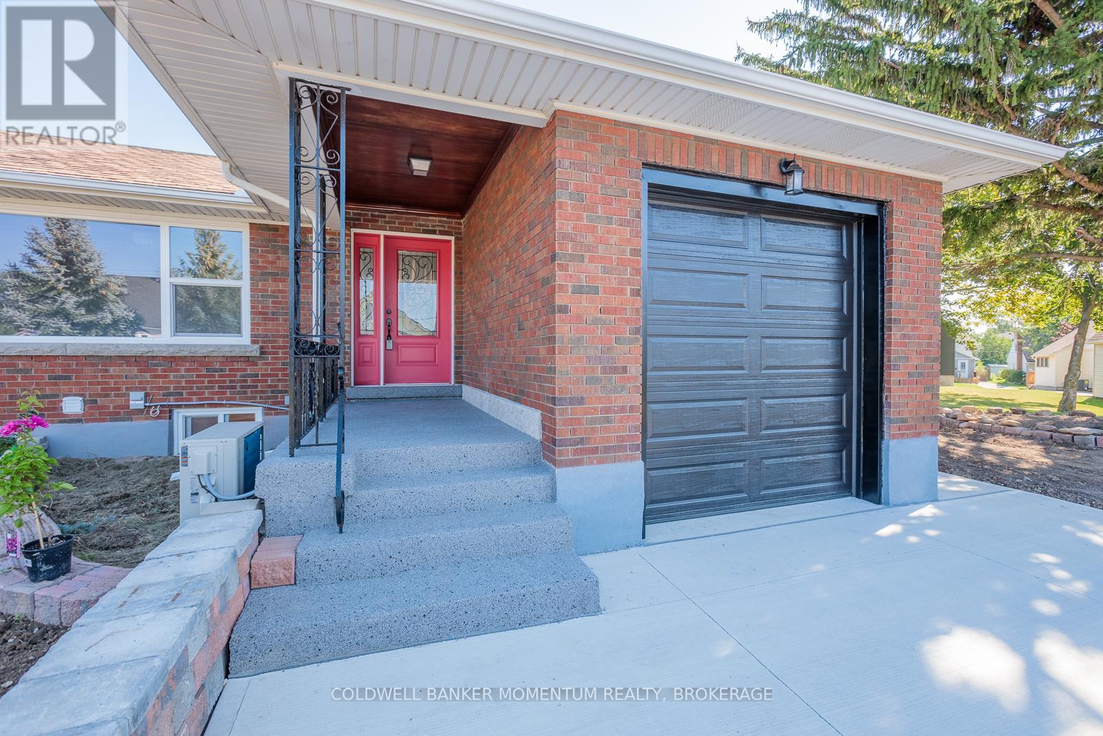 2 FOLEY CRESCENT, Thorold (Thorold Downtown), Ontario, L2V2K8 — Photo 3