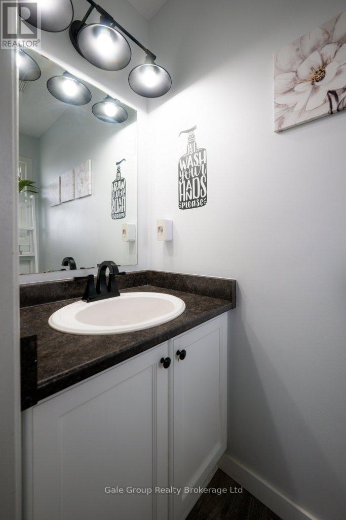 34 MOUNTAIN LAUREL CRESCENT, Kitchener, Ontario, N2E3W9 — Photo 8